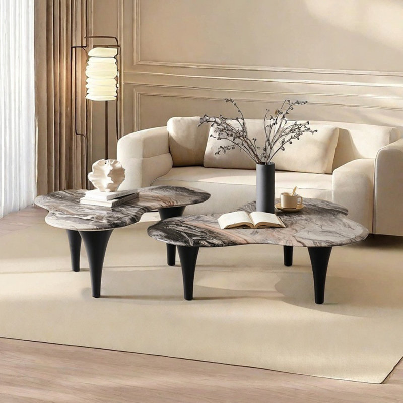 Table basse légère et luxueuse