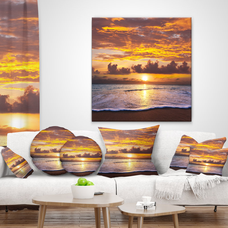 Seascape couches de nuages au coussin coucher de soleil, Carré 18 po x 18 po