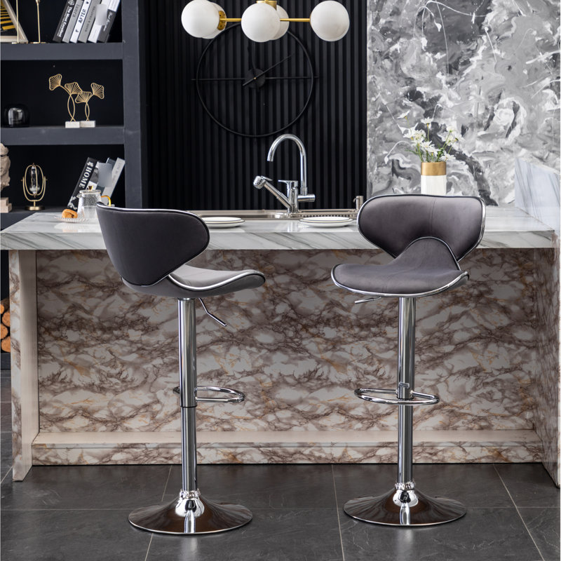 Ensemble de 2 pièces pivotantes en velours gris. Base en métal chromé avec repose-pieds à 360 °. Siège pneumatique. Mousse et l 18,07 po x P 21,6 po, H 31,5 po à 41 po Capacité de poids de 250 lb, revêtue de 2
