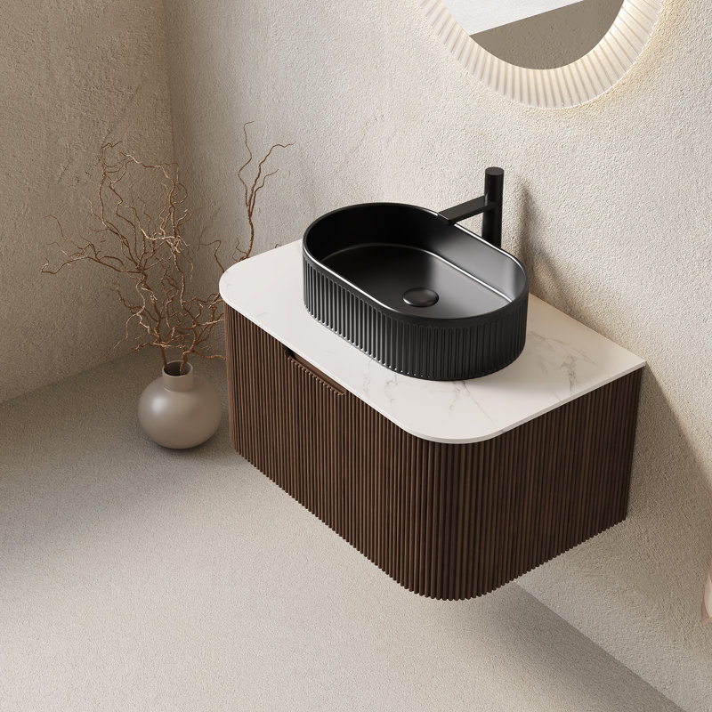 Meuble-lavabo de salle de bain 30 po Dina, armoire de rangement rayée à bords arrondis avec tiroir, lavabo ovale en céramique rayé noir et plateau en pierre frittée blanc de Carrare, pré-assemblé, couleur grain de bois noyer foncé