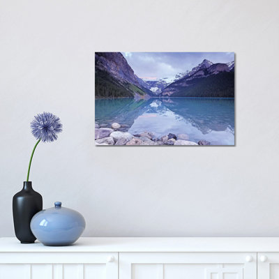 «Lake Louise Sunrise» par Brian Wolf - photographie sur toile tendue