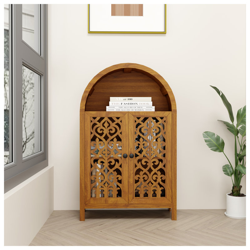 Armoire de rangement arquée sculptée à la main avec portes creuses, finition noyer