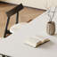 Table et chaise de salle à manger rétro de style crème-111068434