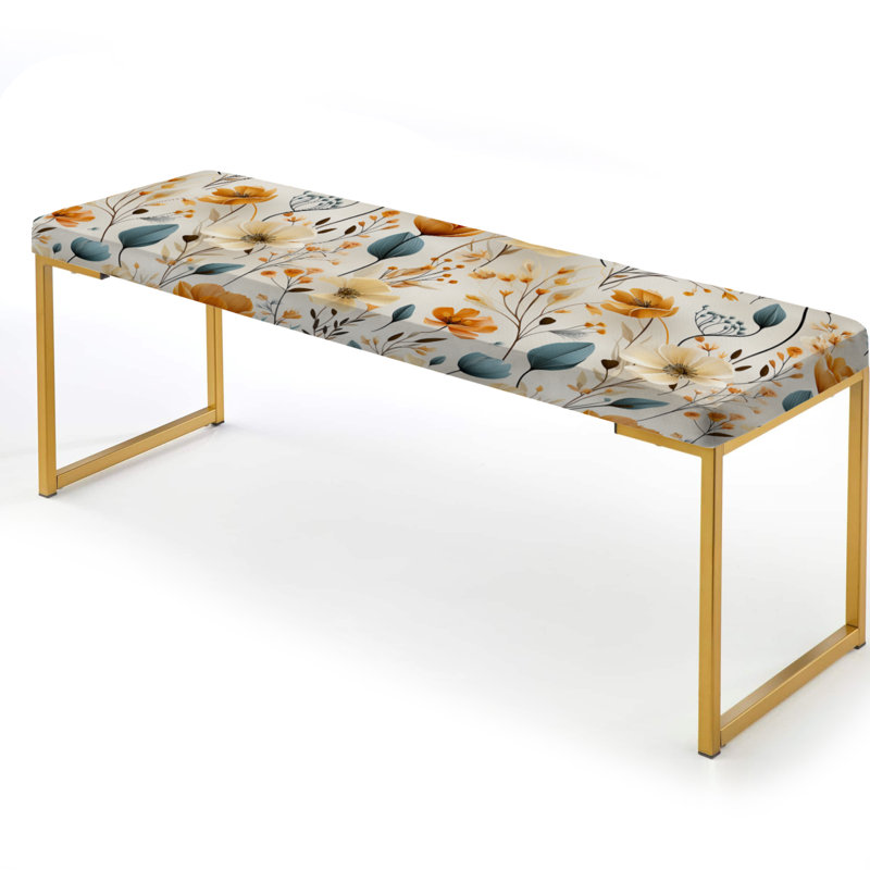 Banc floral rembourré or, Fleurs automnales de maison de campagne sur un ter