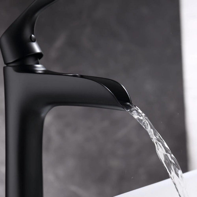 Single-Hole Single-handle Bathroom Faucet with Drain Assembly, Matte Black