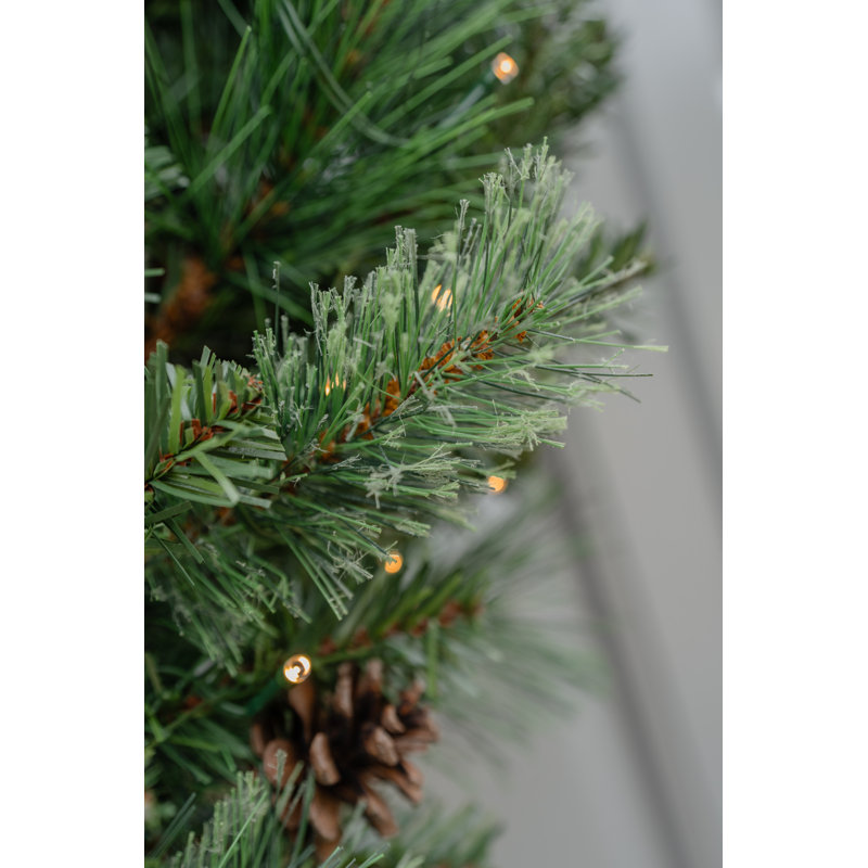 BRAMPTON Faux Lighted 66cm Wreath