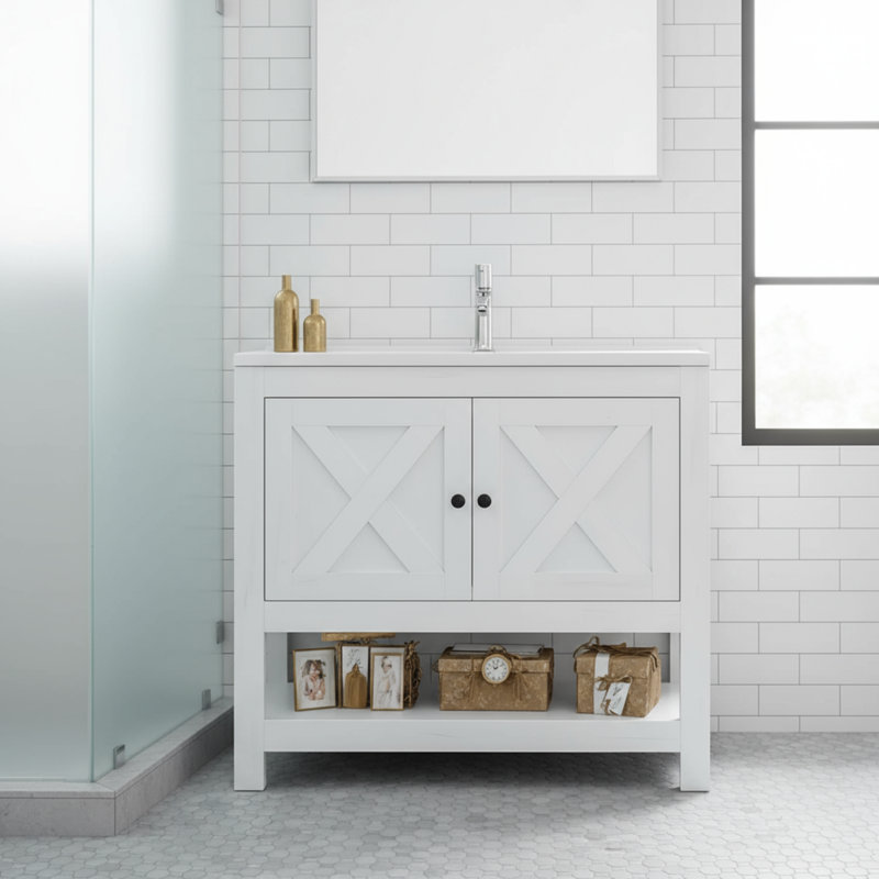 Ce meuble-lavabo blanc de style maison de campagne comprend un lavabo, une conception autoportante avec deux portes et des tablettes ouvertes, et un lavabo en céramique épuré et pratique, à la fois pratique et élégant.