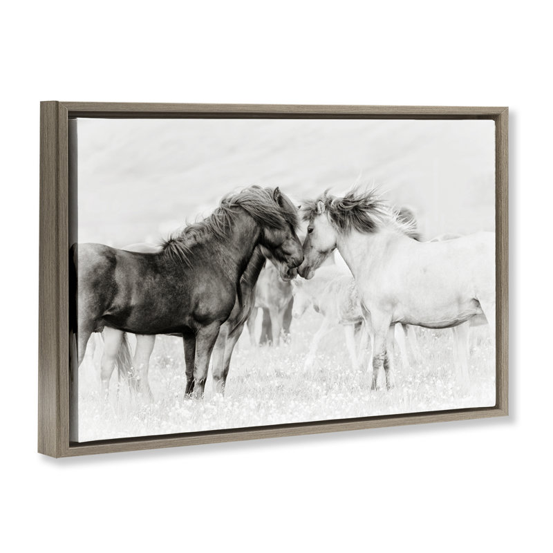 «Heartfelt Horses in Neutrals», art mural encadré sur toile flottante, design par PHBurchett, H 21 po x l 31 po
