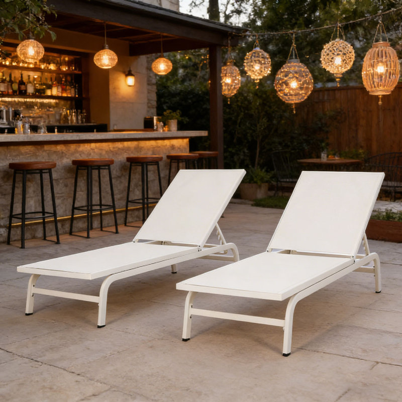 CHAISE LOUNGE