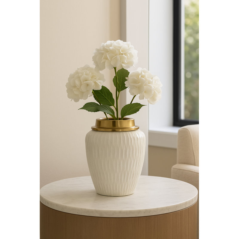 Vase en poterie fabriqué à la main en faïence - décor décoratif moderne en céramique pour la décoration intérieure, conception effilée artisanale, surface texturée unique, style contemporain élégant