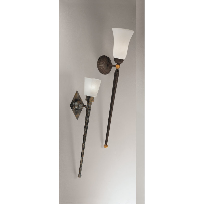 Euan Iron Wallchiere