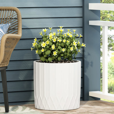 Jardinière - finition pierre naturelle lisse, 16,5 po x 16,5 po x 16 po, béton léger, structure en béton pour décoration de jardin, 16,5 po x 16 po, plissée, blanc antique, pour patio