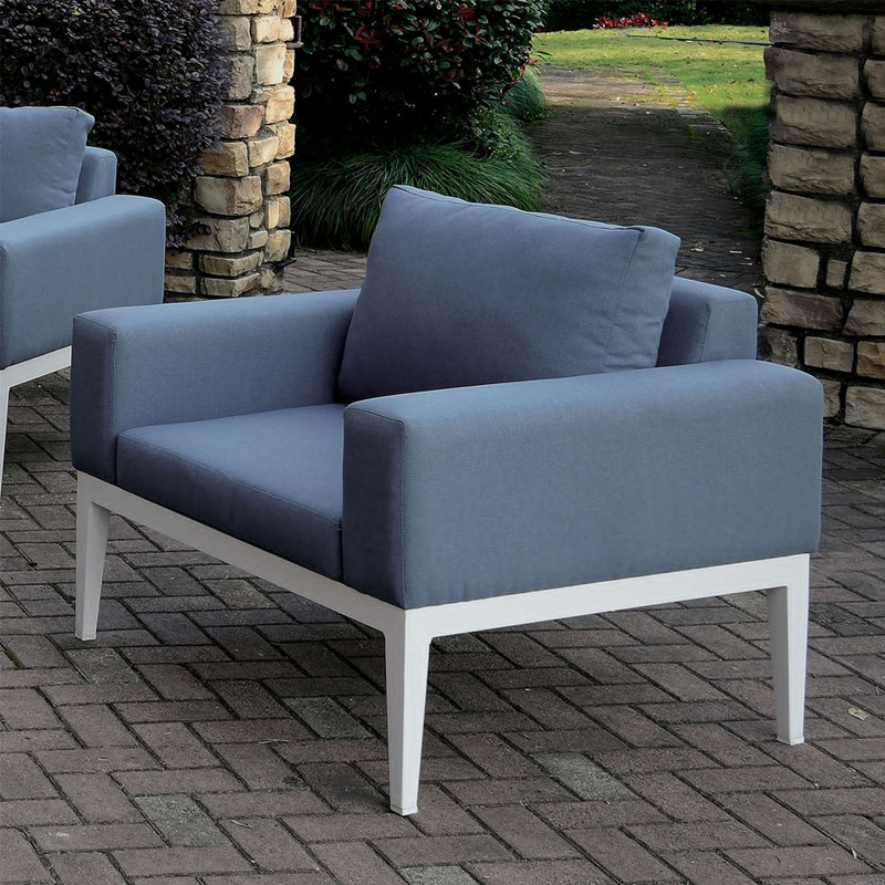 Chaise de patio avec coussins