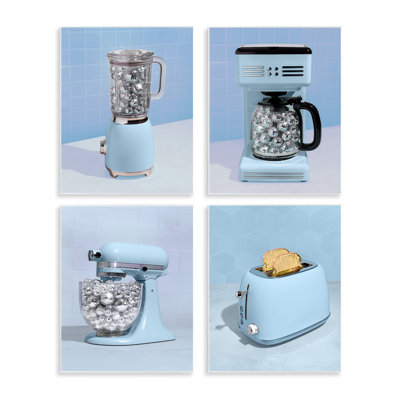 Ensemble de cuisine disco sur plaque murale bleue, design par Lish Creative