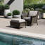 Chaise de patio avec coussins et repose-pieds