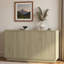 Buffet moderne cannelé avec tablettes réglables et poignées en métal-856280709
