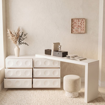 Coiffeuse en L blanche avec commode intégrée à 6 tiroirs, armoire de maquillage moderne à panneaux texturés, idéale pour la chambre à coucher.