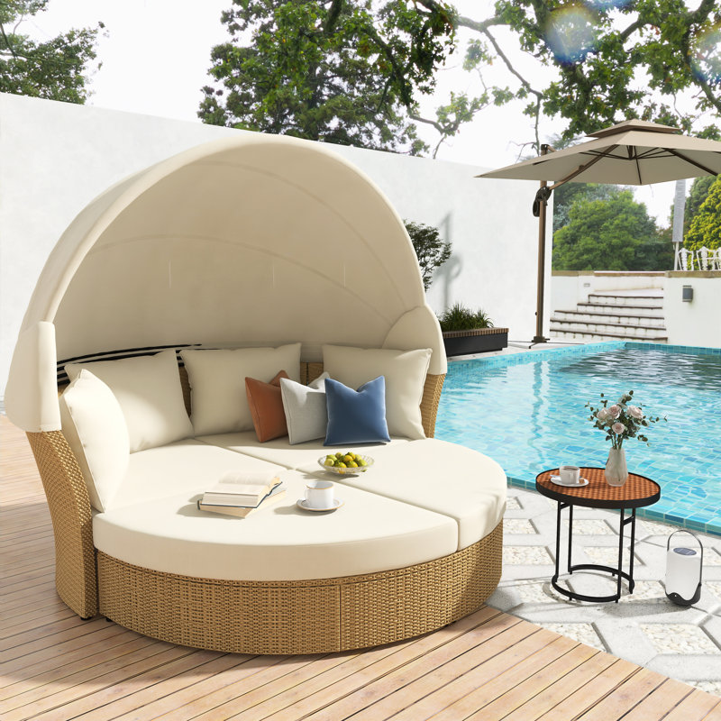 Ensemble de mobilier d'extérieur beige en rotin pour lit de jour en rotin et osier avec abri rétractable et 4 coussins