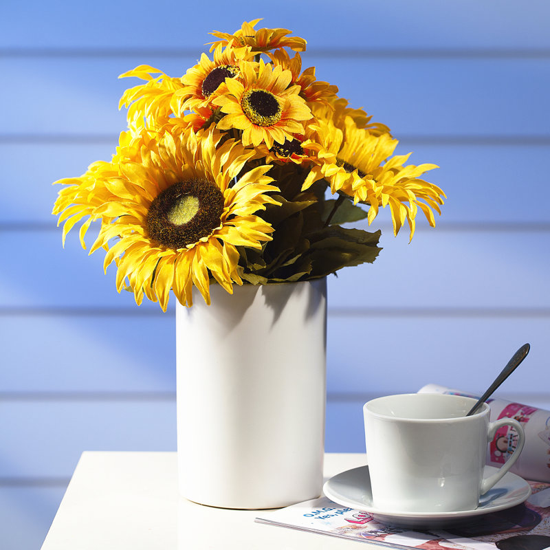 Arrangements floral tournesols et les vases