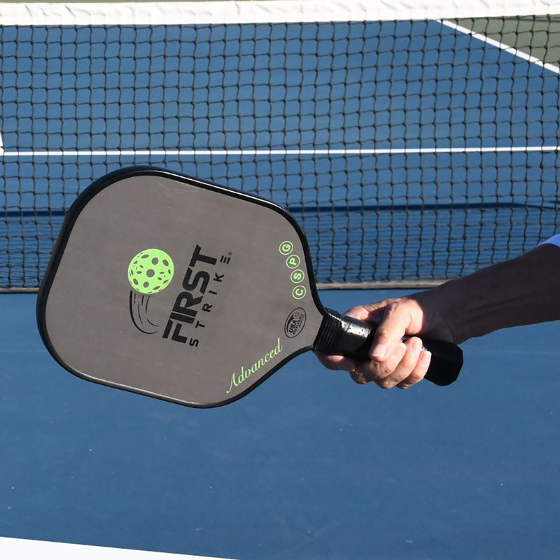 First Strike Pickleball: raquette de pickleball avancée - 16 x 8 x 0,5 po, noyau en polymère, surface en fibre de carbone, garde de bord avancée, prise de 4 po, équipement de sport