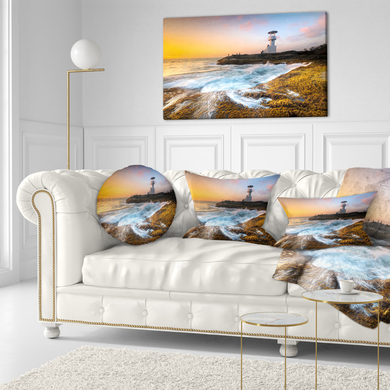 Phare sur un magnifique rivage - Coussin Sea & Shore, 16 po x 1 po, Coussin décoratif