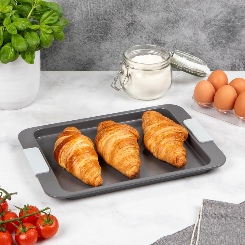 Laura Ashley Classic Cake Pan