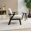 Fauteuil avec pieds en bois robuste et coussin moelleux