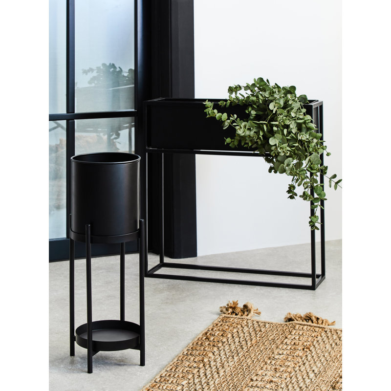Antera Elevated Planter, Black