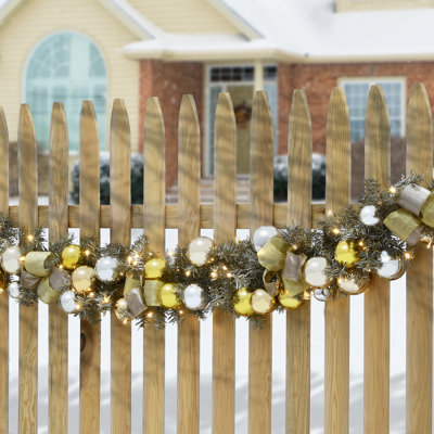 Guirlande de Noël métallique dorée pré-illuminée de 2,74 m (9 pi)