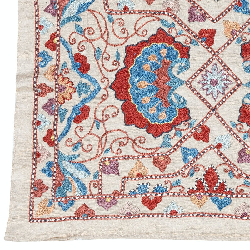 Suspension murale brodée 100% soie 20 x 33 po. Nouvelle nappe. Décoration murale Boho. Jeté moderne
