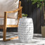 Table d'appoint unique en métal en forme de tonneau découpée en dentelle pour une utilisation extérieure, mobilier de patio durable et polyvalent-370115108