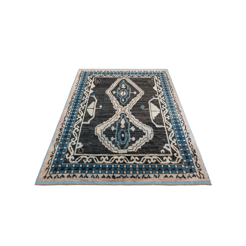 Tapis noir Kalmanovitz