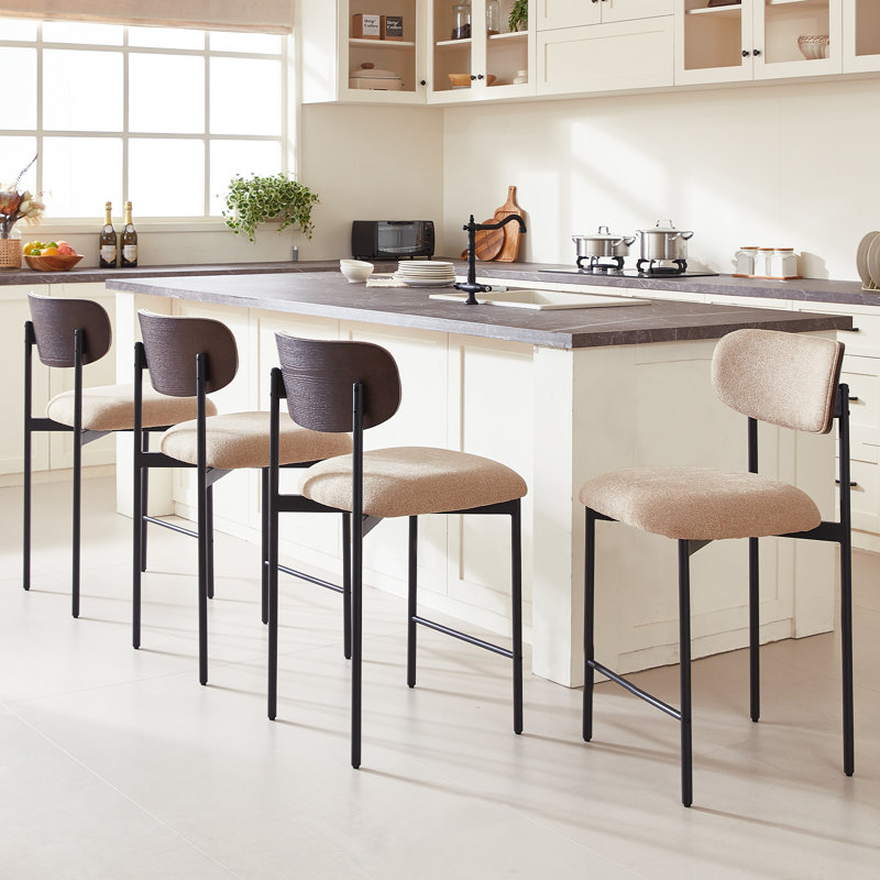 Ensemble de tabourets de bar modernes de 2 tabourets de comptoir rembourrés en tissu de 24 pouces avec dossier incurvé et pieds en métal noir, chaises de bar à dossier en grain de bois pour îlot de cuisine