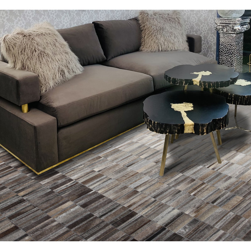 Fait à la main Pyles-blanc-métallique-patchwork-cuir-de-vache-tapis-beige-blanc, Rectangle 7 pi 8 po x 9 pi 8 po