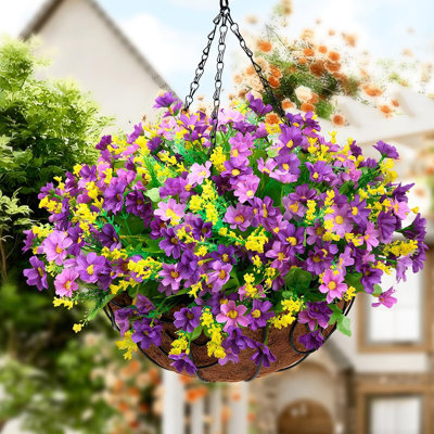 Décoration artificielle de fleurs suspendues artificielles dans un panier, arrangement de fausses plantes de marguerites, pot de doublure de noix de coco de 12 pouces, patio extérieur, pelouse, jardin, porche, décor d'été (mauve foncé)