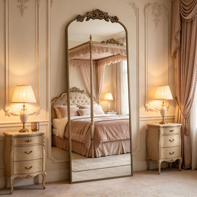 Miroir pleine longueur bronze arqué de 64 po x 21 po, design baroque rétro en métal, offrant une sensation haut de gamme.