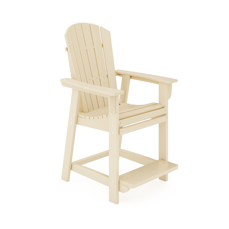 La chaise de comptoir Lumber ajoute de l'élégance à l'espace extérieur de style St.