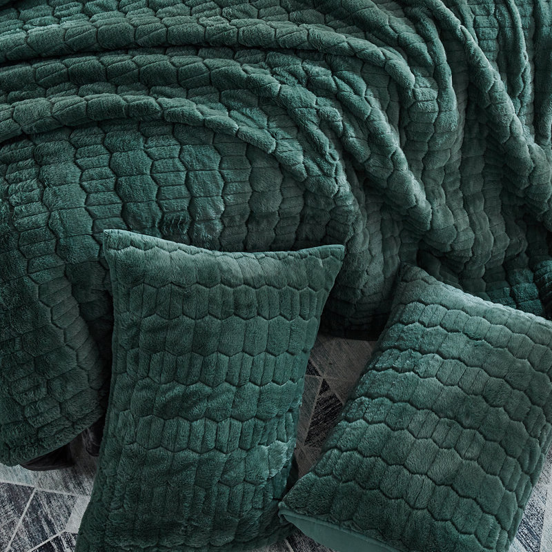 Ensemble de courtepointe géométrique en fausse fourrure, Double/Grand et 2 taies décoratives standard, « Sour Cream »