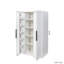 Armoire de cuisine autoportante blanche polyvalente avec portes et tablettes, idéale pour les solutions de rangement modernes et rétro