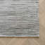 Tapis intérieur rayé gris / crème 7 pi x 10 pi (6 pi 7 po x 9 pi 6 po) Sama Branch Branch, tapis moderne, à poils moyens et résistant aux taches-243424171