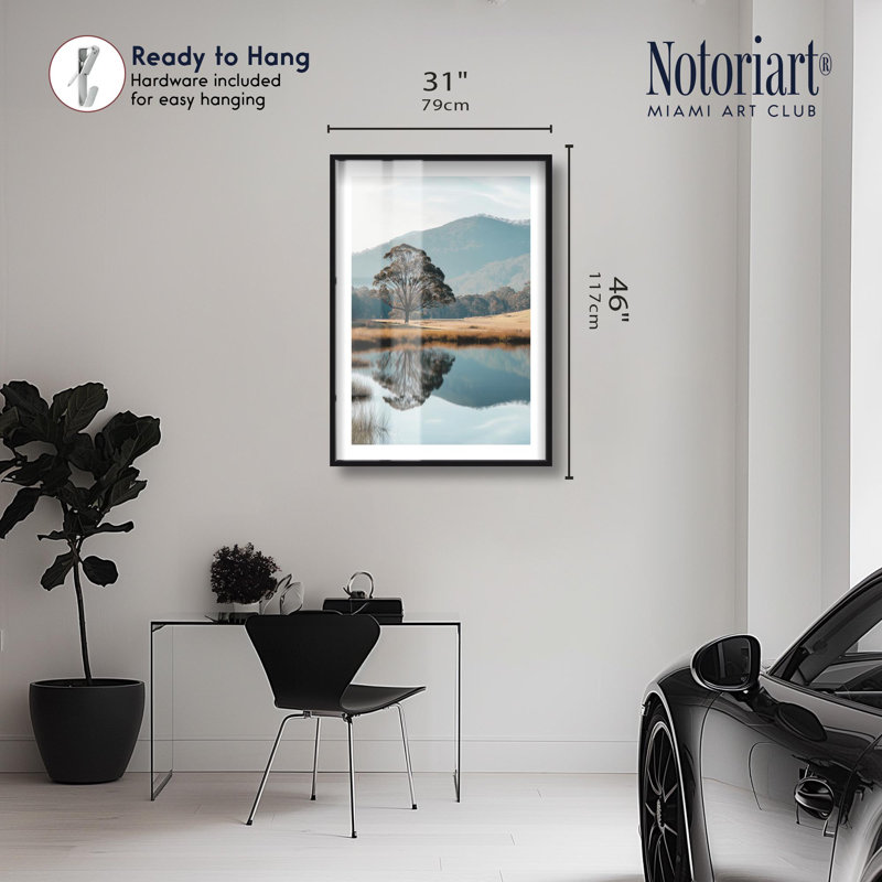 «Reflection Hill Beauty» par Notoriart, H 46 po x l 31 po, Noir
