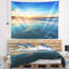 Bord de mer bleu avec tapisserie coucher de soleil lointain-28506718