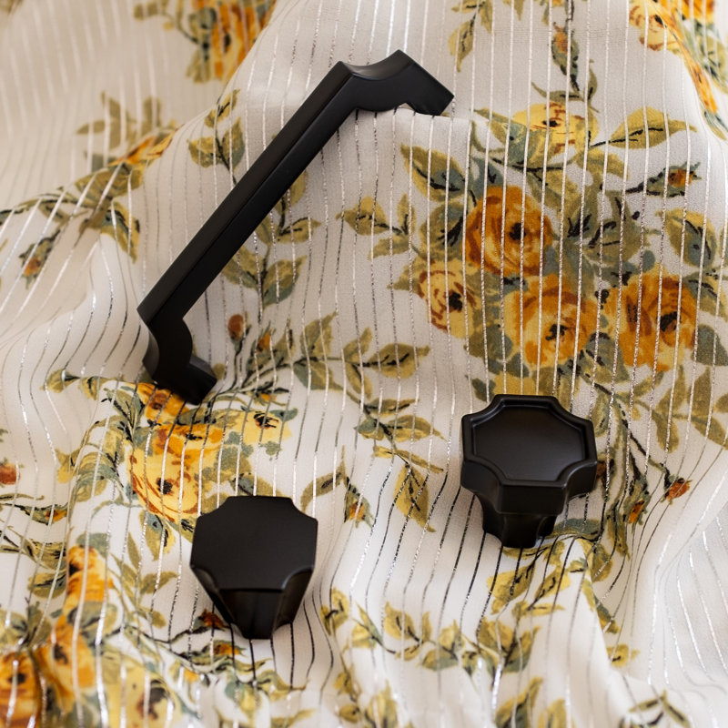 Monarch Collection Knob - 1-1/4" x 1-1/4 " Cabinet Knob - Transitional Hardware for Drawers & Cabinets, Brushed Golden Brass