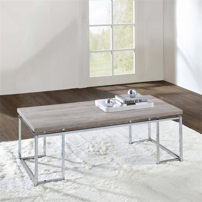 Table basse moderne et moderne avec structure en chrome et plateau en chêne naturel pour un décor de salon élégant