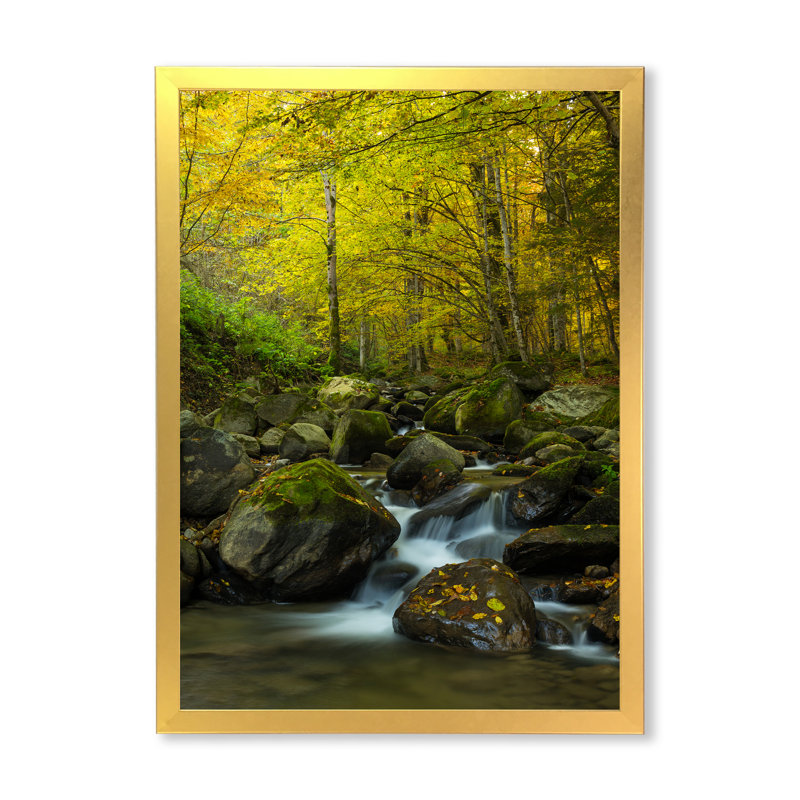 Belle cascade de forêt d'été - décoration murale traditionnelle sur toile, H 12 po x l 20 po x P 1 po, Toile encadrée dorée