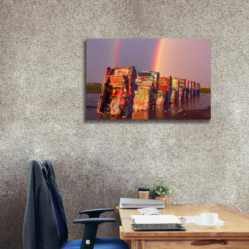 «Cadillac Ranch Rainbow» par Mike Jones, estampe numérique sur toile, H 26 po x l 40 po x P 1,5 po