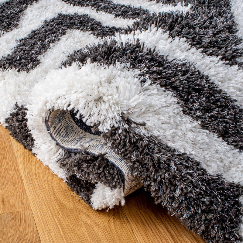Janitra Shag Hand Tufted Performance Geometric Rug, Round 5'
