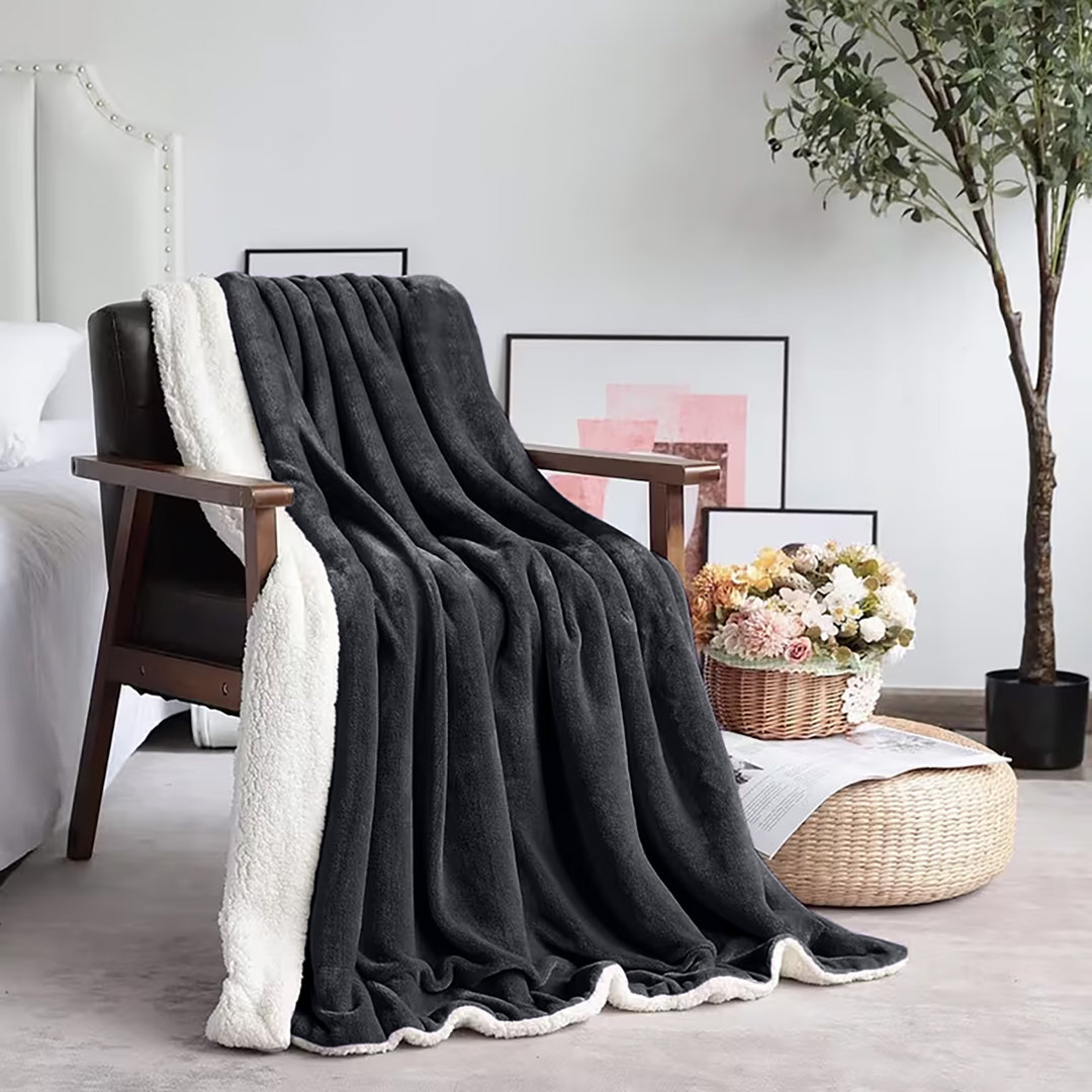 Super Soft Sherpa Fleece Blanket – Reversible Cozy Throw, 240 GSM