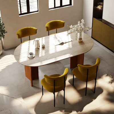 Table et chaises de style rétro pratiques