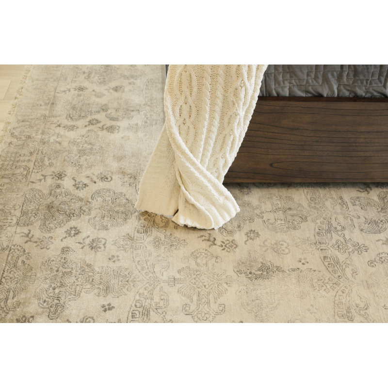 Lisbon Oriental Area Rug in Ivory, Rectangle 9' x 12'